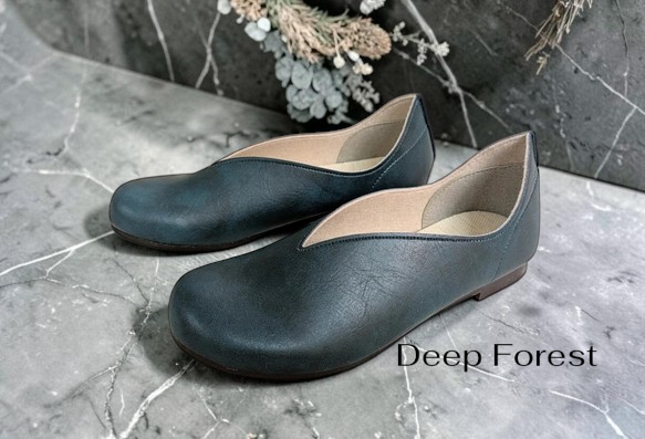 The Architecture of Elegance: Bespoke V-Cut Flannel & Linen Comfort Shoes