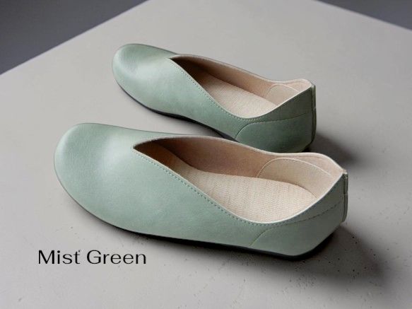 The Architecture of Elegance: Bespoke V-Cut Flannel & Linen Comfort Shoes