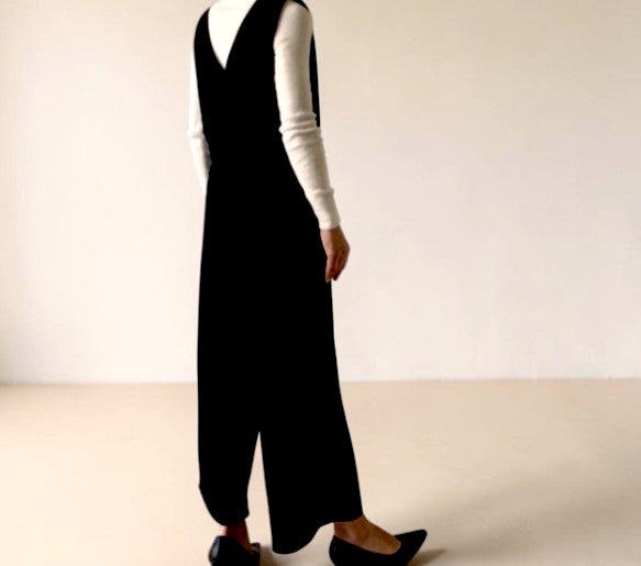 Der stressfreie All-in-One: Architektonischer Poncte Jumpsuit für die moderne Berufstätige