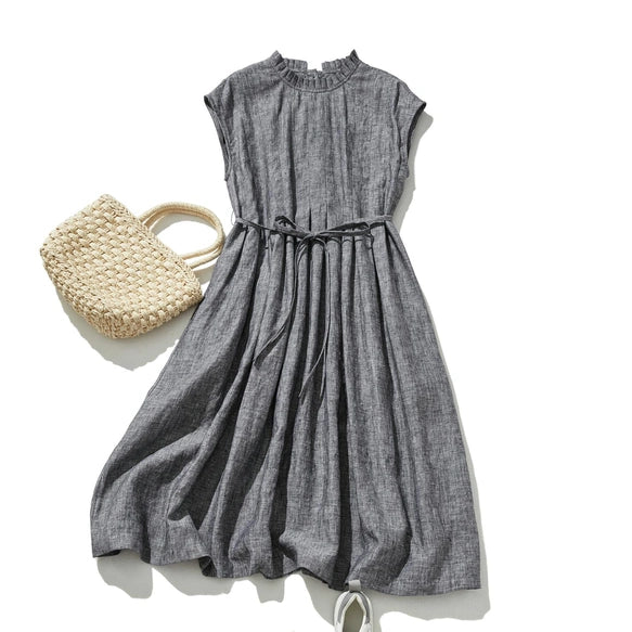 Das elegante Chambray: Handgefertigtes plissiertes Kleid aus 100 % japanischem Leinen
